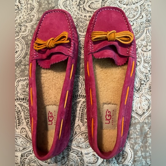 Neon pink UGG Moccasins - Picture 1 of 3